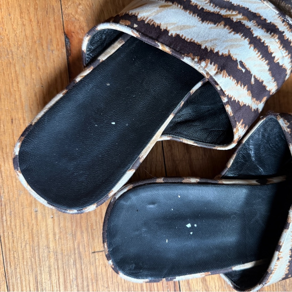 Well Worn Sandals | Size 9 - Picture 3 of 6